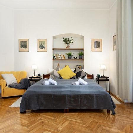 Classy Apartments Charles Bridge Prague Exterior photo
